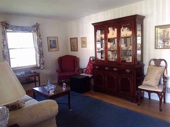 4th image of 51 Harding Ave