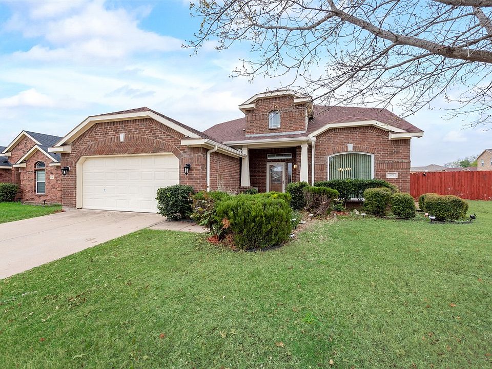 1st image of 923 Barrymore Ln
