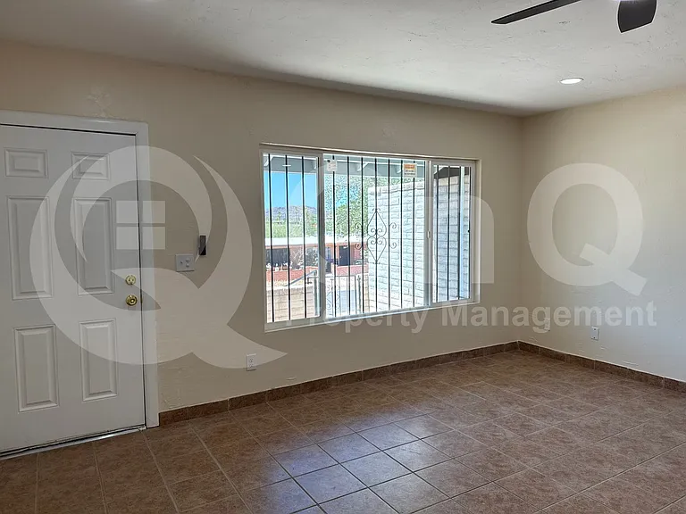 1846 W Caravelle Rd — Photo 7