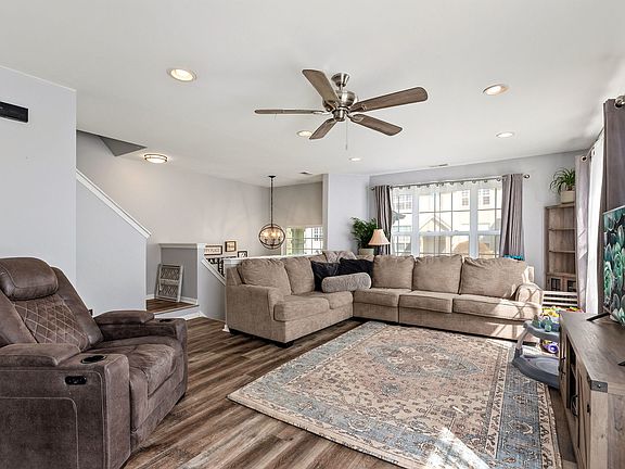 3rd image of 2635 Canyon Dr