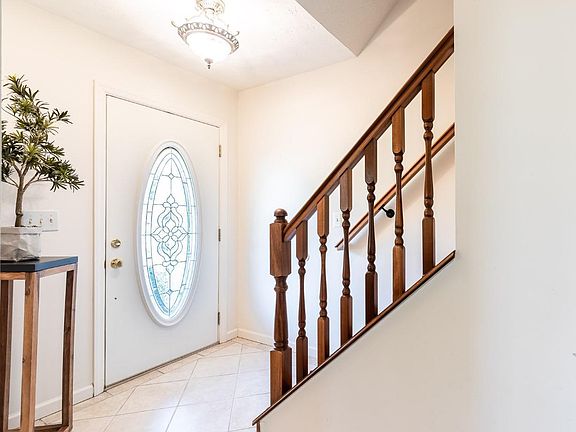 3rd image of 1011 Holz Ave
