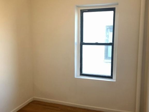 5th image of 2168 35th St APT 5F