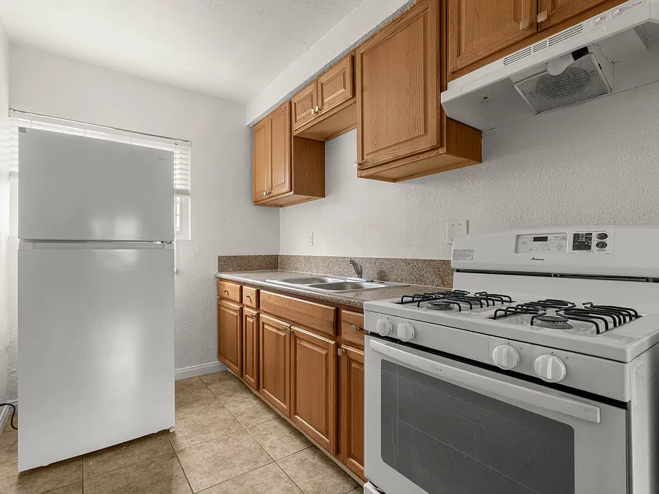 840 W Imperial