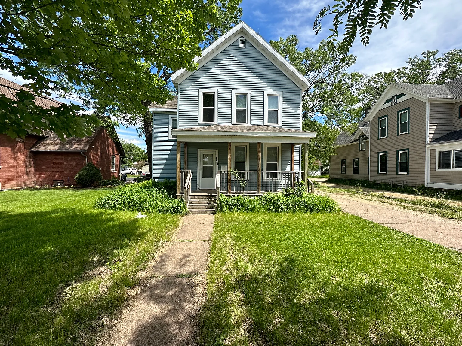 5 bed, 1800 sqft, $1,825 — Photo 1