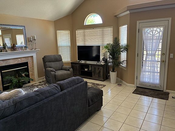 4th image of 1 Meredith Cir