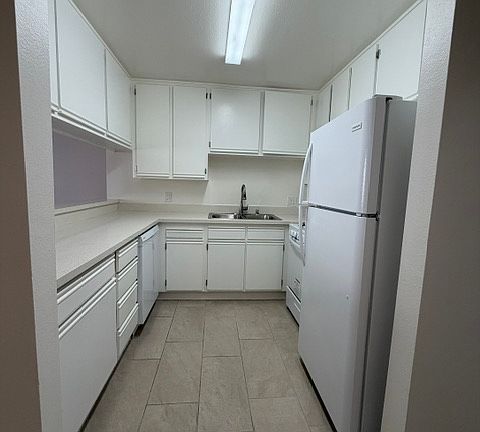 2nd image of 2449 S Barrington Ave #2d5f16bed