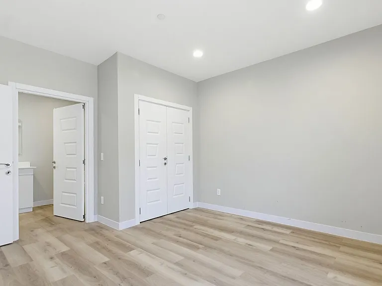Taj Estates of Franklin II — Photo 27