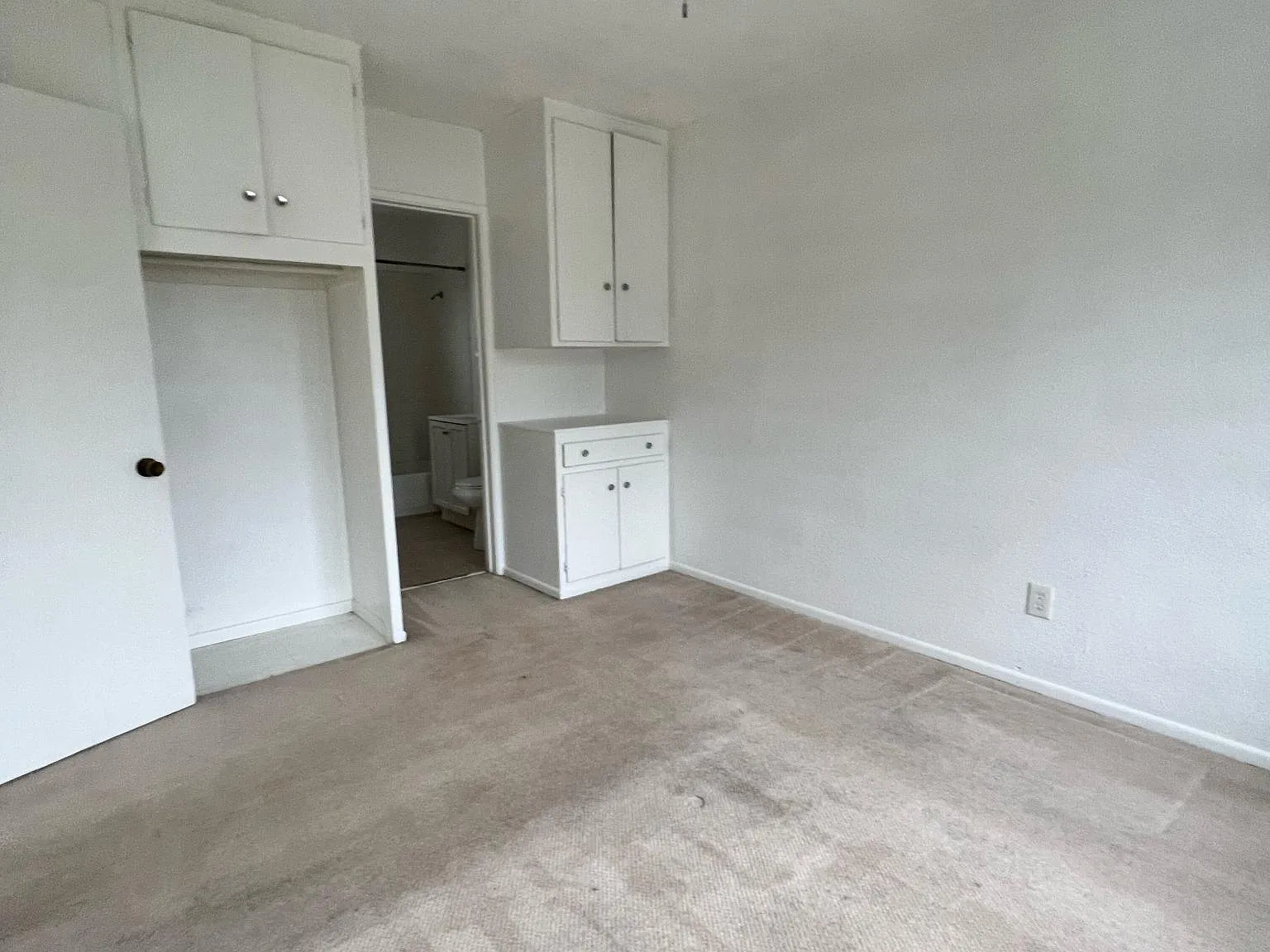 2073 Harrison Ave — Photo 2