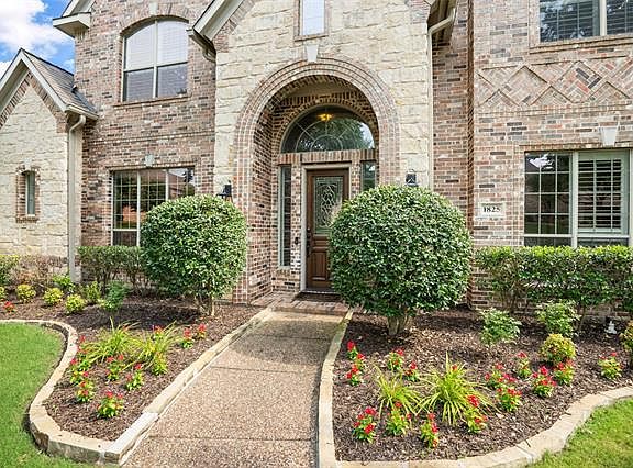 3rd image of 1825 San Jacinto Dr