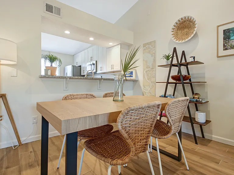 660 Aquatic Dr — Photo 9
