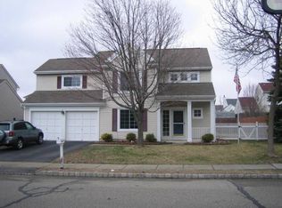 14 Fox Chase Rd, Oak Ridge, NJ 07438