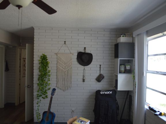 4th image of 208 NE 10th Ave #A