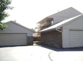 35479 Heritage Ln, Farmington, MI