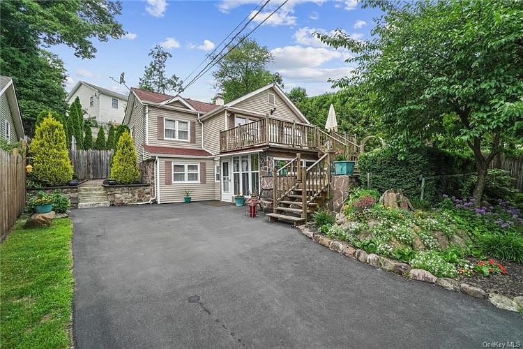 1st image of 13 Lakeview Dr