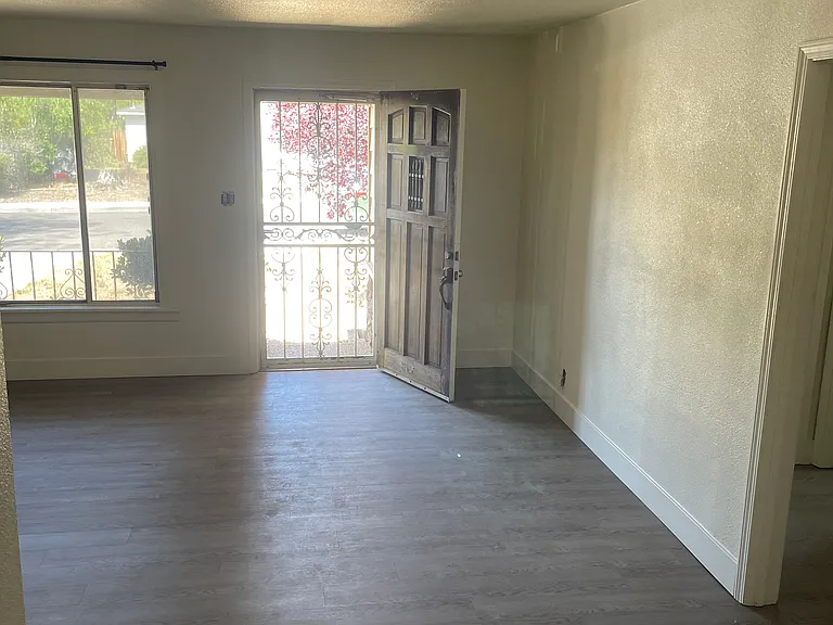 216 H St — Photo 2