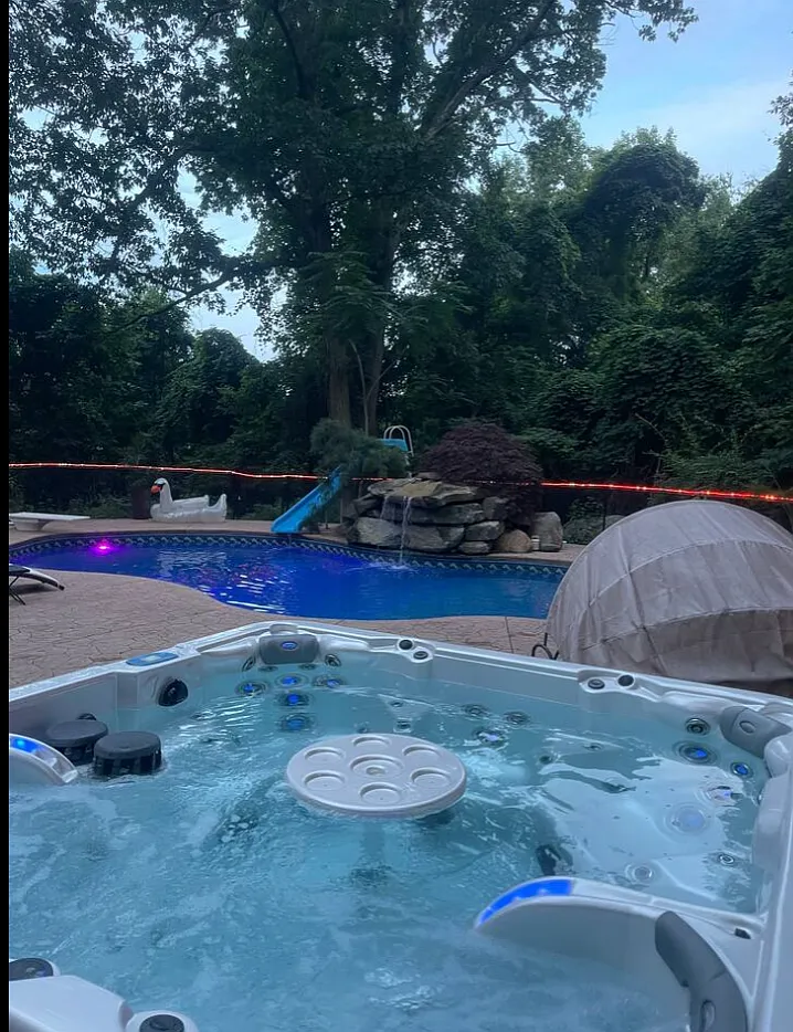 4 bed, 4.5 bath, 4200 sqft, $7,000 — Photo 1
