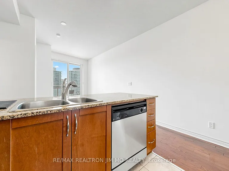 18 Holmes Ave #1606 — Photo 8