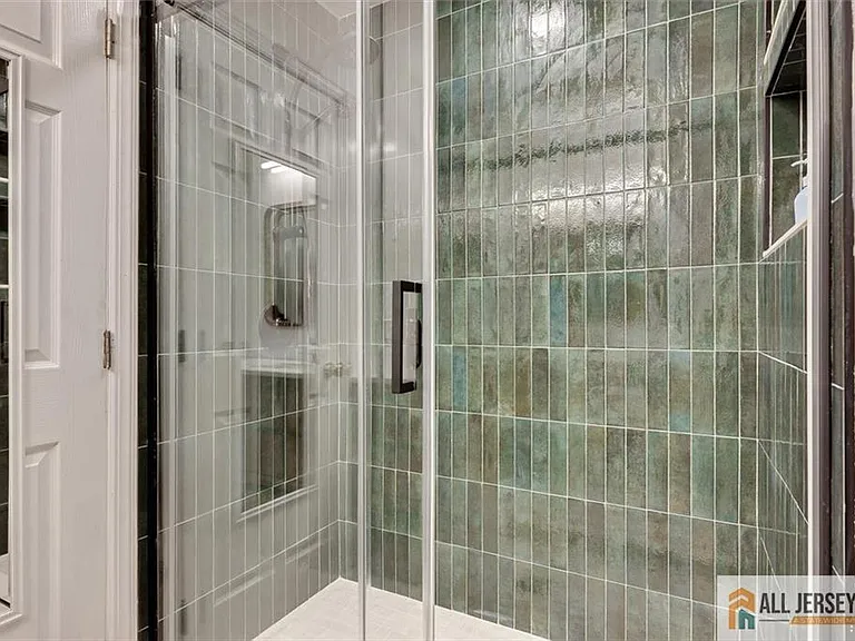 403 Somerset Ct — Photo 30