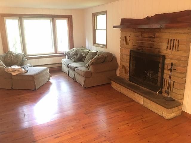 Living room with Fireplace