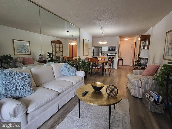 5th image of 241 S 6th St APT 1202B