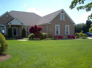 135 Carousel Ln, Stokesdale, NC 27357