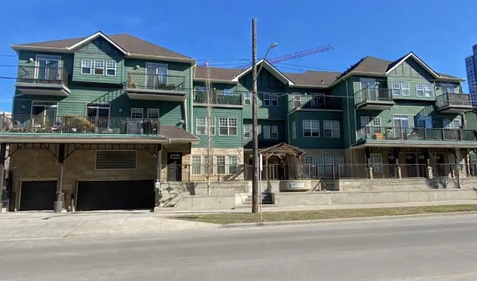 112 14 Avenue Southeast — Photo 1