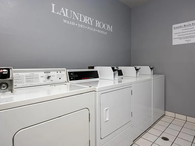 Vinton Court Apartments — Photo 8