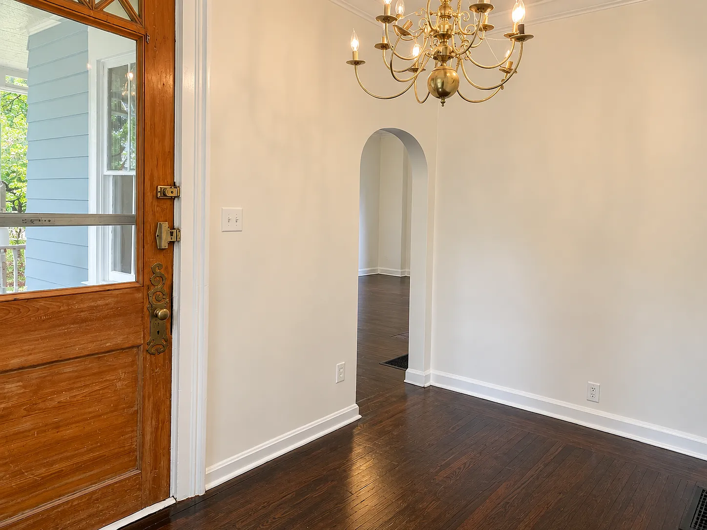 5 bed, 2832 sqft, $2,700 — Photo 3