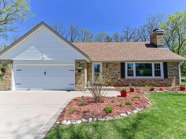 627 Rivermoor CIRCLE, Waterford, WI 53185