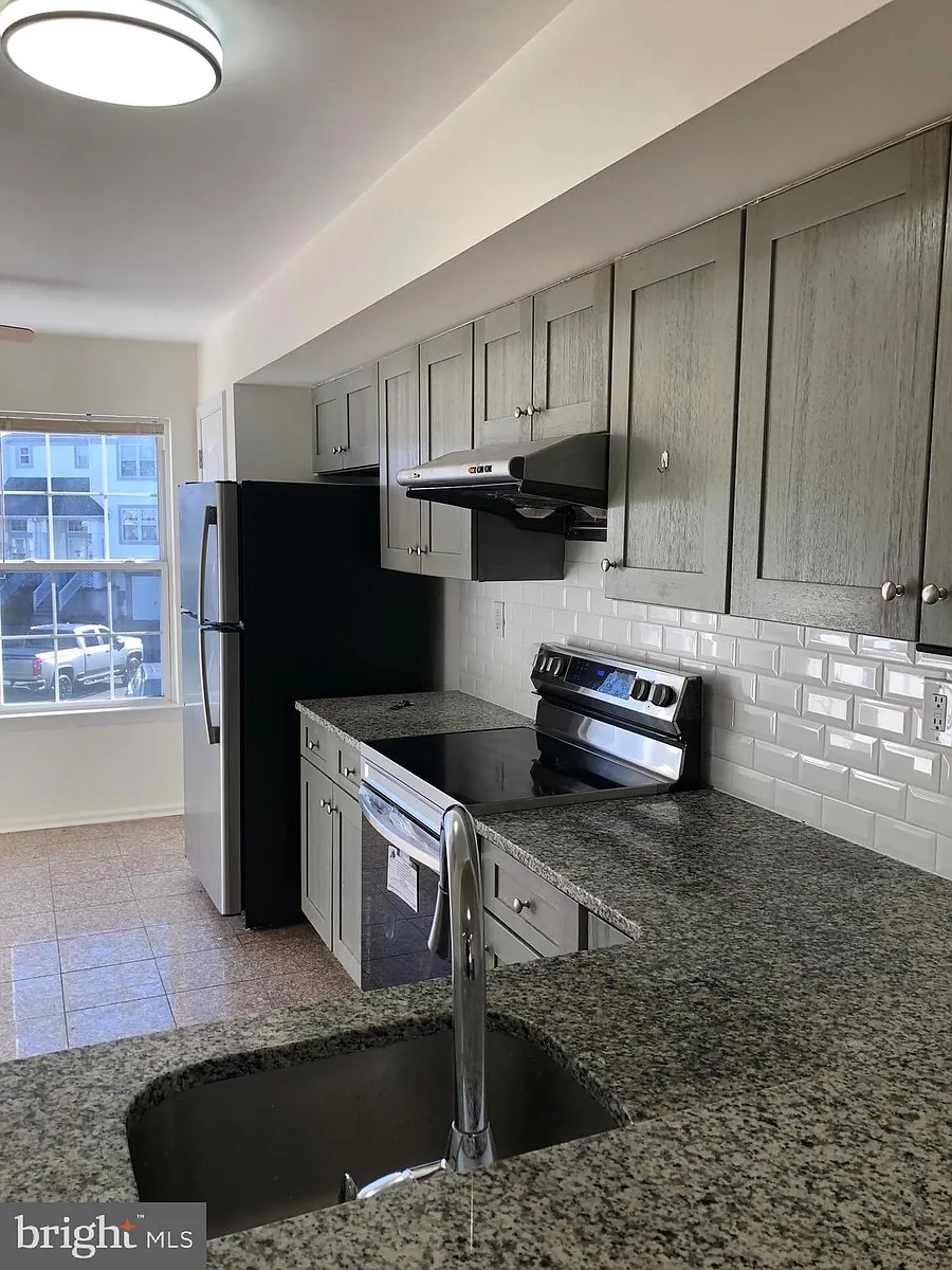 Building Photo - 4202 Quaker Ct