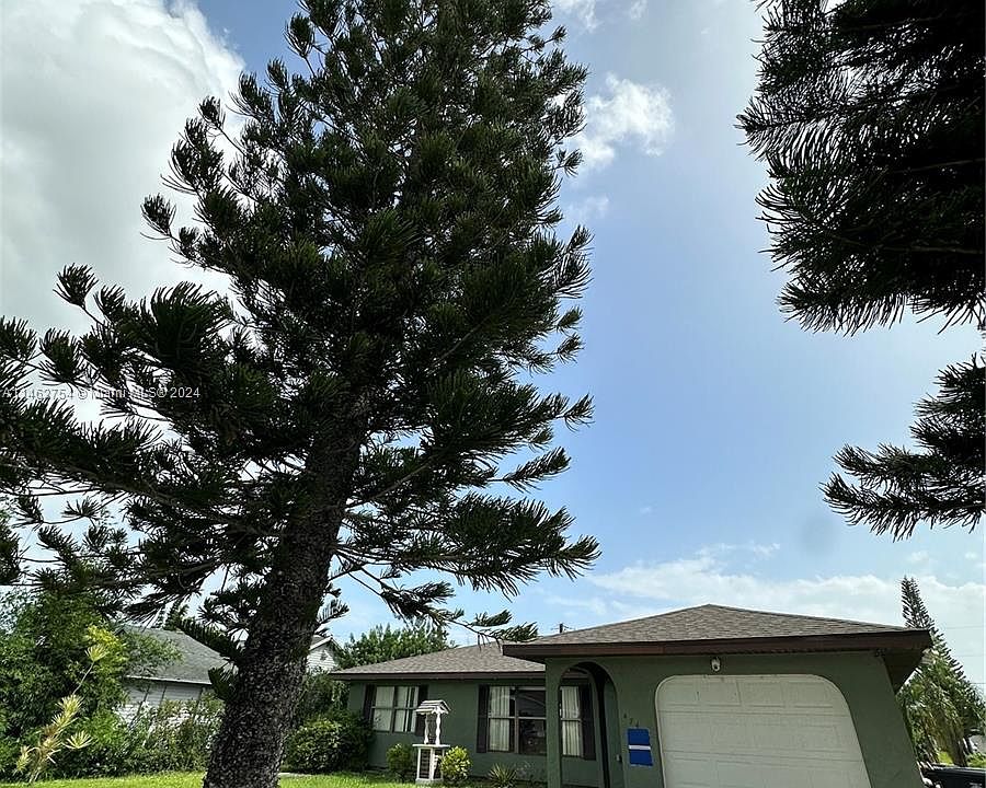 1st image of 474 SE Thornhill Dr