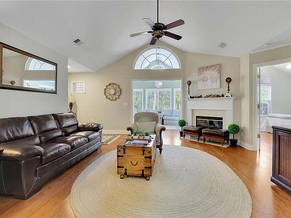 4th image of 2947 Oakside Cir