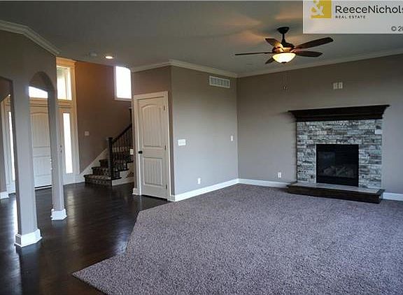 3rd image of 329 SE Golden Ln