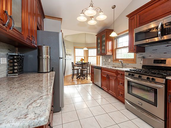 3rd image of 3145 Daniels Ct