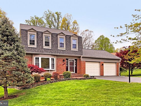 2nd image of 5581 Queen Victoria Ct