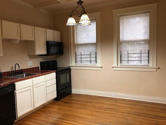 3rd image of 500 E 6th St APT 3