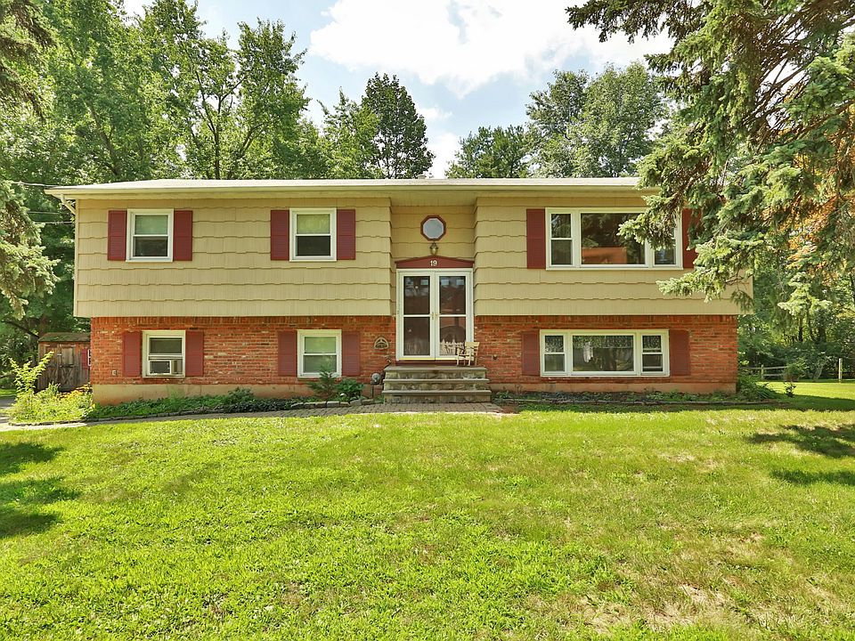 1st image of 19 Bluebird Dr