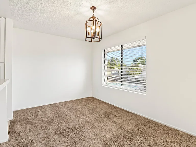 450 W Vermont Ave — Photo 10