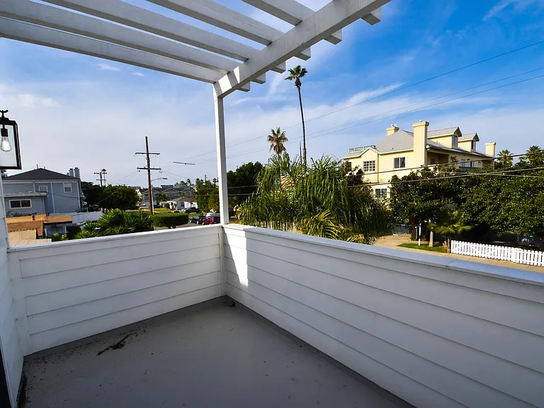 253 Dahlia Ave — Photo 22