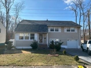 346 Birch Dr, Roselle, NJ 07203