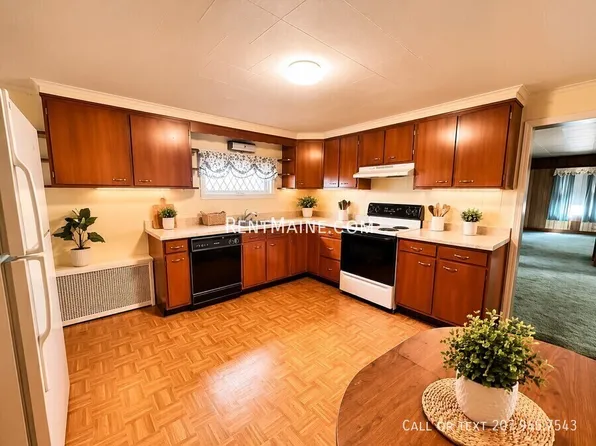 108 Pearl St APT 1, Bangor, ME 04401