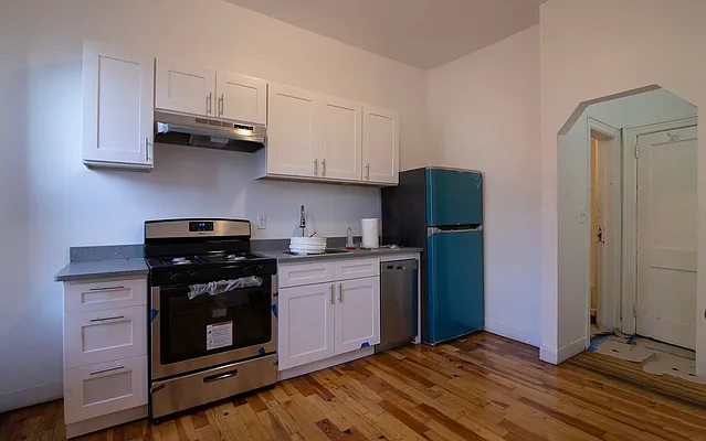 Rented by Capri Jet Realty Corp | media 1
