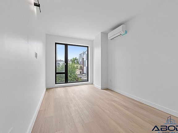 4th image of 21 Meserole St #212