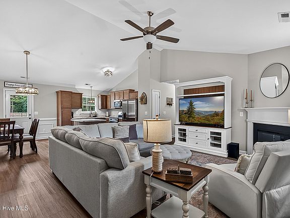 5th image of 560 Orchard Creek Drive