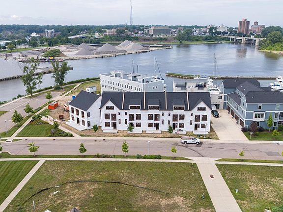 2nd image of 998 Harbor Dr E