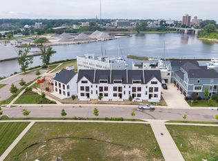978 Harbor Dr E, Saint Joseph, MI 49085