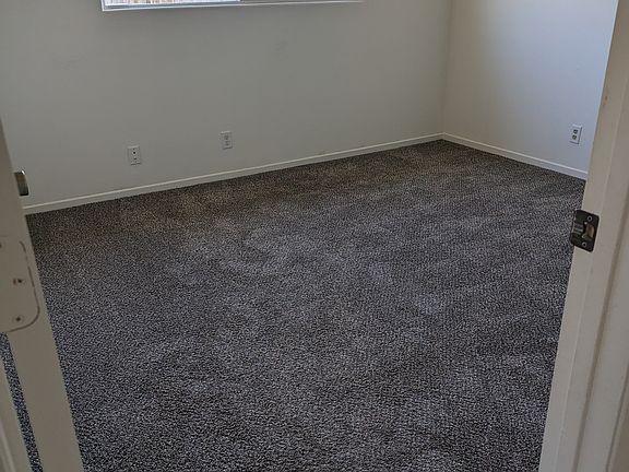 5th image of 4404 Birch St