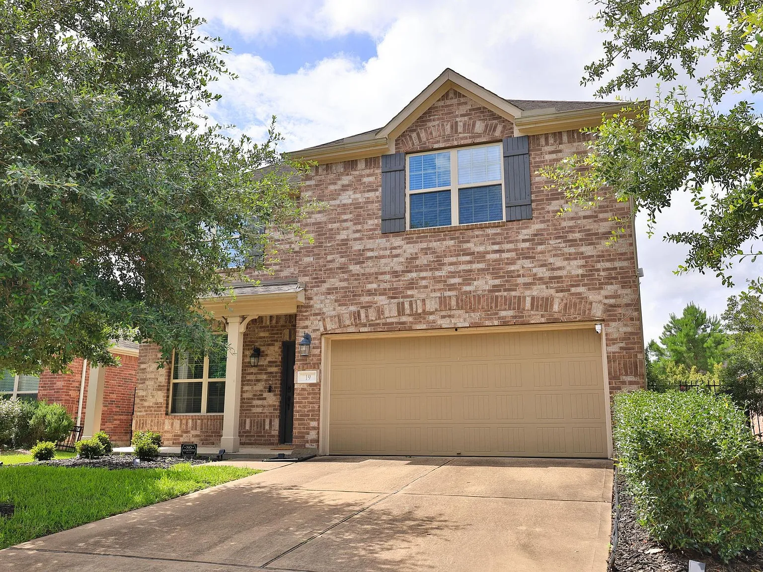 4 bed, 3.5 bath, 2550 sqft, $3,500 — Photo 2