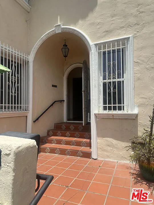3 bed, 2.0 bath, 1900 sqft, $5,795 — Photo 1