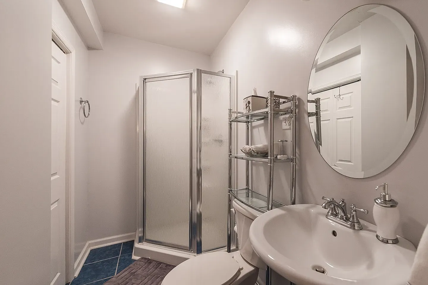 3 bed, 3.5 bath, 2742 sqft, $3,500 — Photo 2
